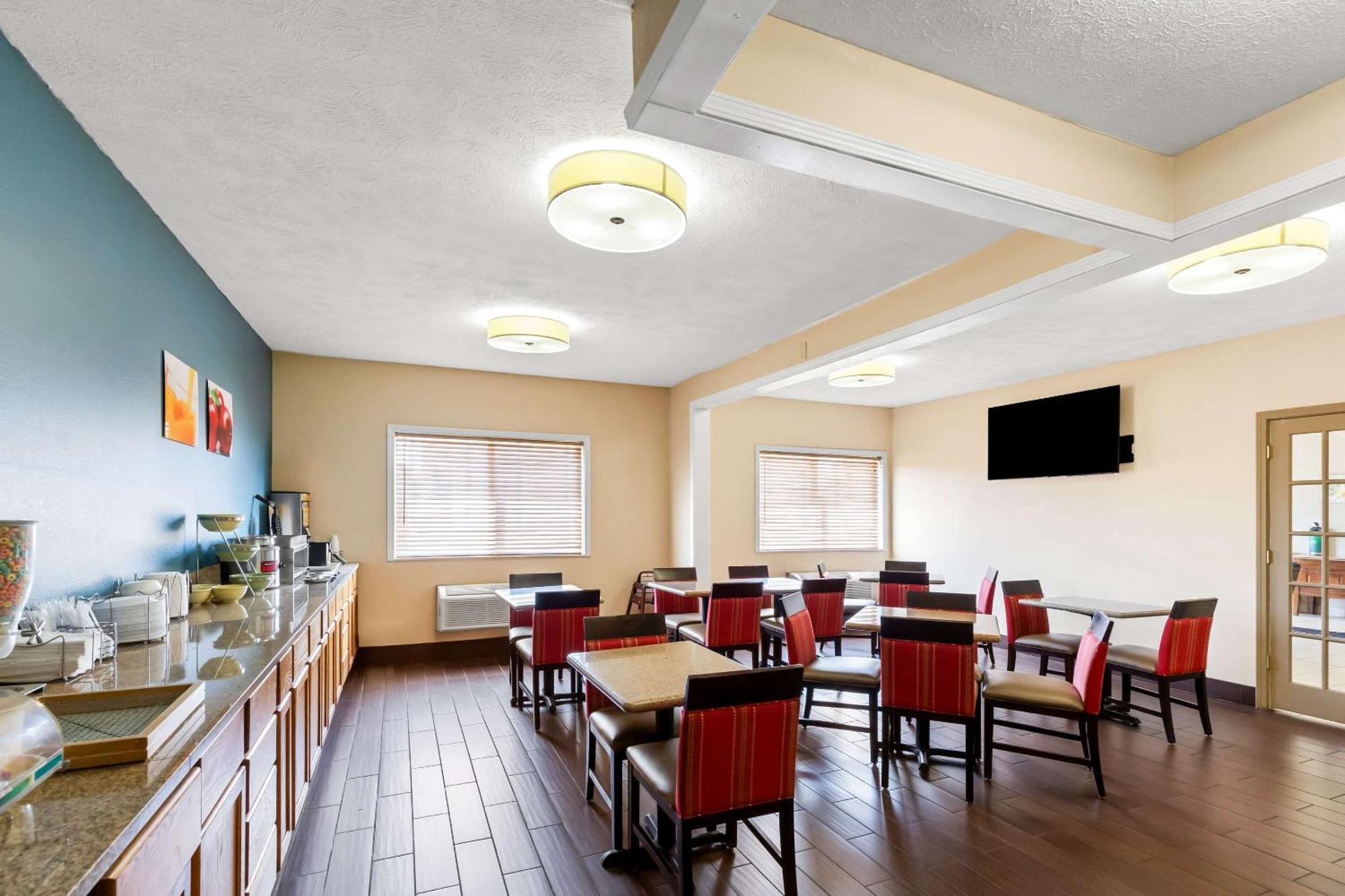 Quality Inn & Suites Springfield Southwest Near I-72 Exterior photo